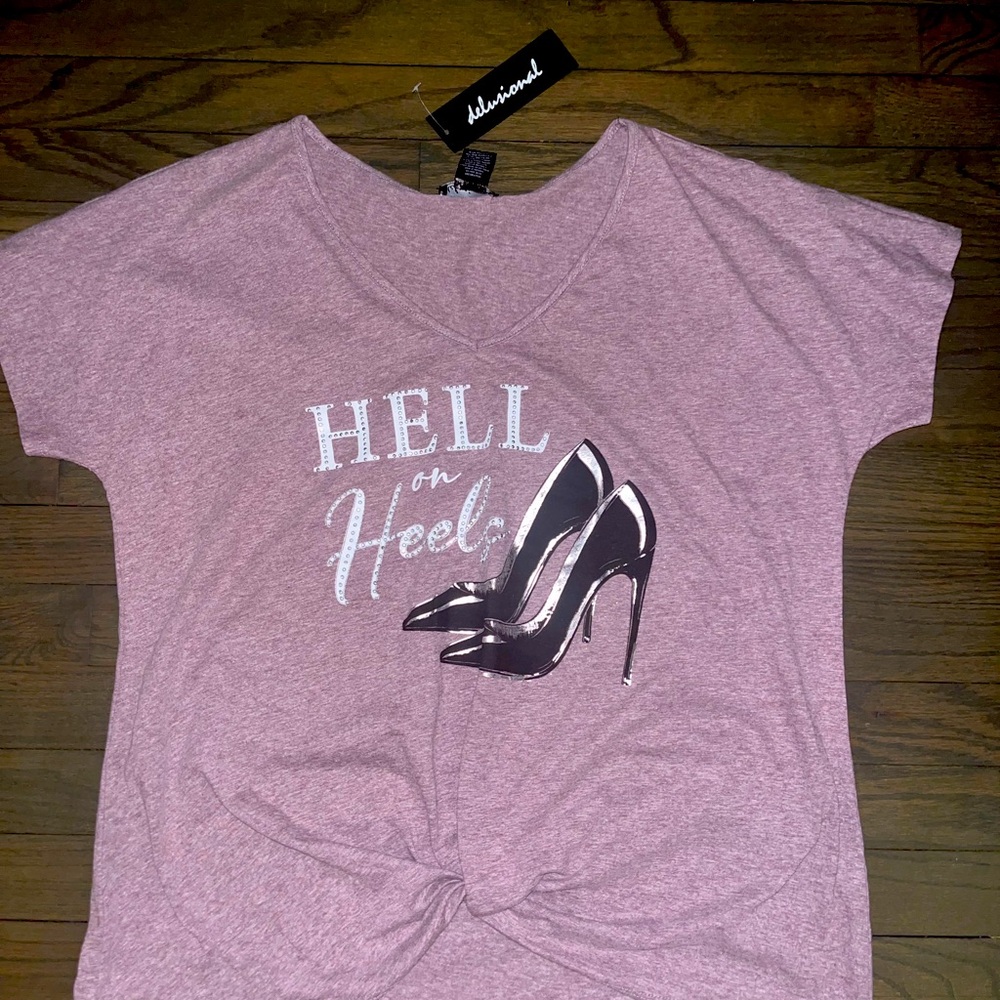 🔥Chic Mauve Graphic Tee - Short Sleeve